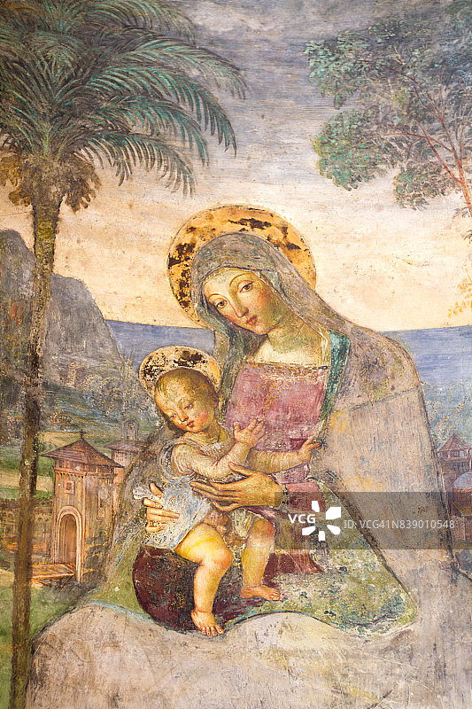 意大利斯波莱托翁布里亚：大教堂壁画《圣母与圣子》（平图里乔）图片素材