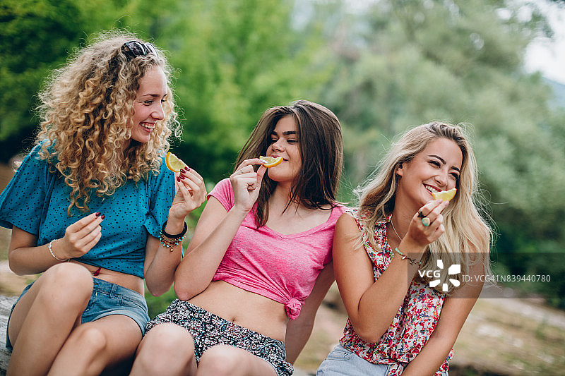 他的品味是酸涩的图片素材