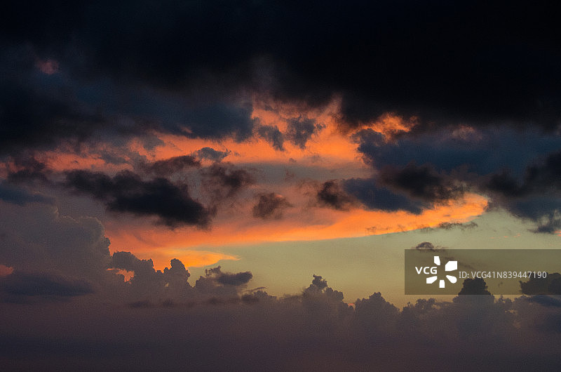 黑暗降临大地图片素材