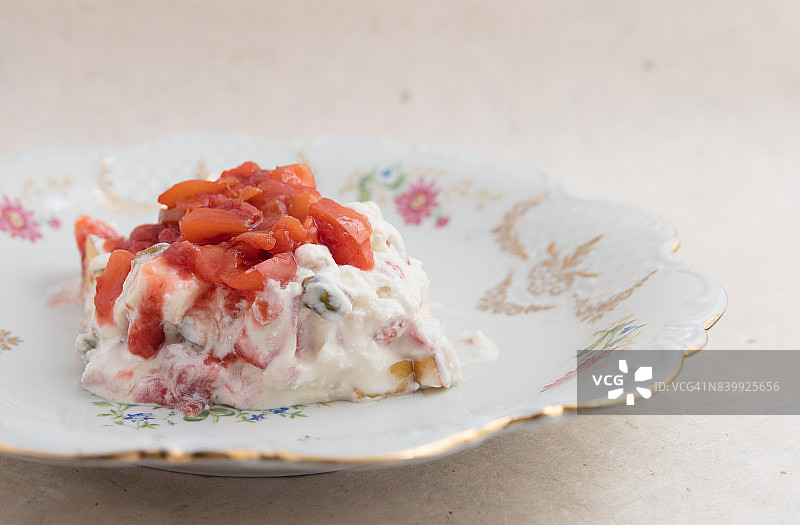 草莓和油桃半冻糕图片素材