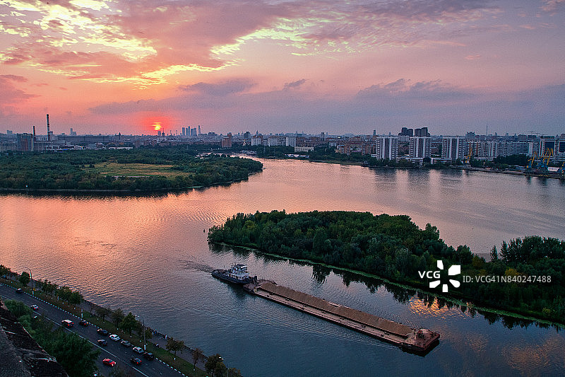 莫斯科自然公园的绚丽日落图片素材