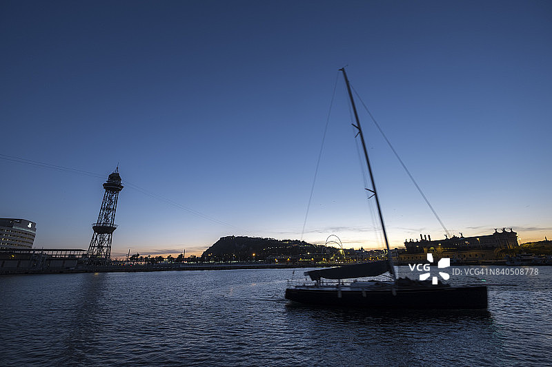 巴塞罗那韦尔港日落景色图片素材