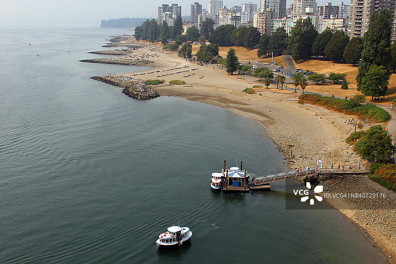 加拿大温哥华的渡轮码头和日落海滩图片素材