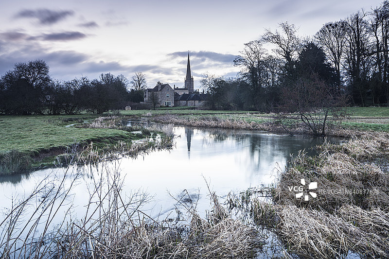 温德拉什河畔的草甸风光图片素材