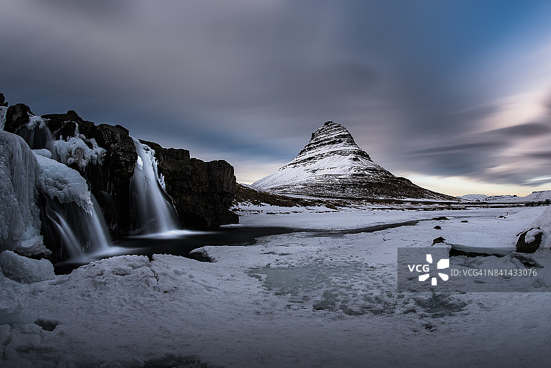 冰岛冬季的教堂山图片素材