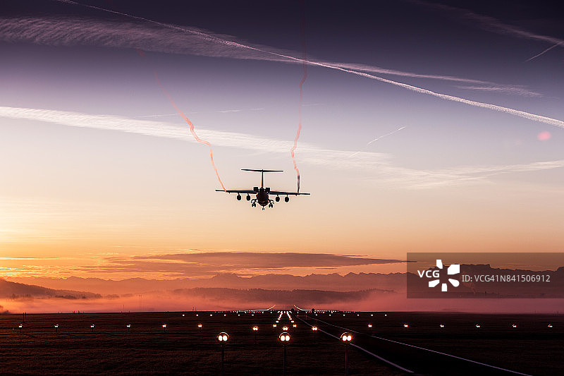 飞机着陆图片素材