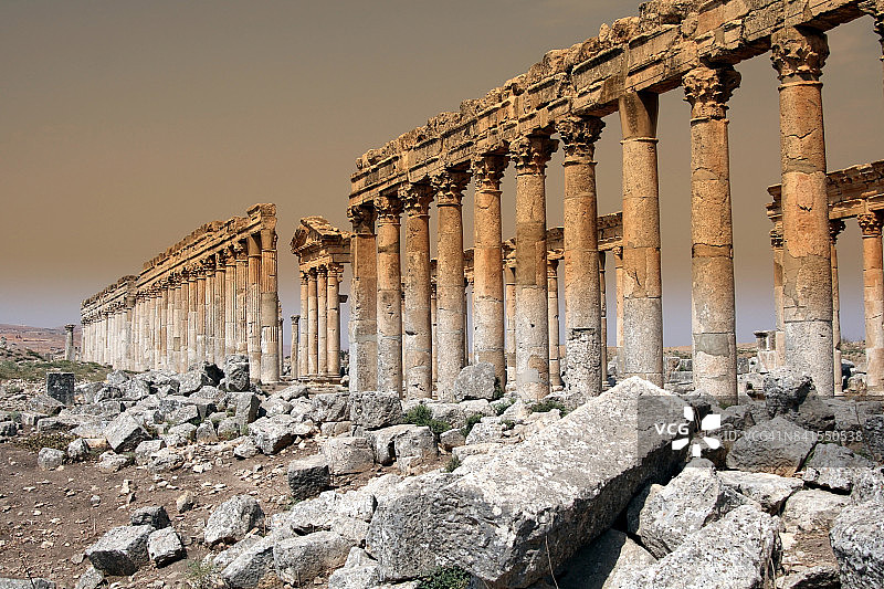 叙利亚阿帕米亚的宏伟柱廊图片素材