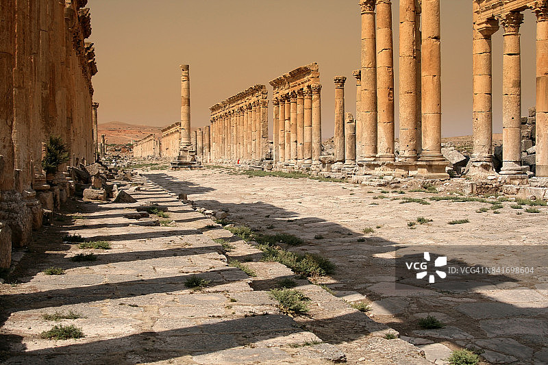 俯瞰叙利亚阿帕米亚的大柱廊图片素材