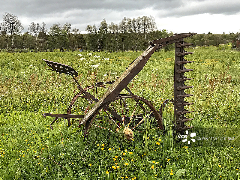 古董农业用割草机图片素材