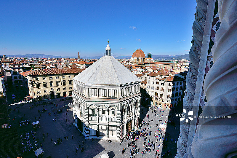 圣约翰洗礼堂和佛罗伦萨城市景观图片素材