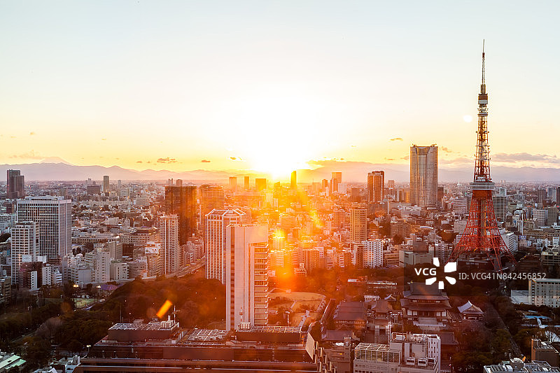 日落时分的东京城市天际线与东京塔，日本图片素材
