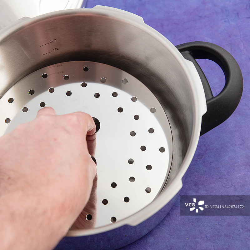 压力锅的三角架图片素材