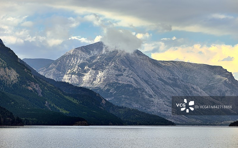 克兰德尔山与云图片素材