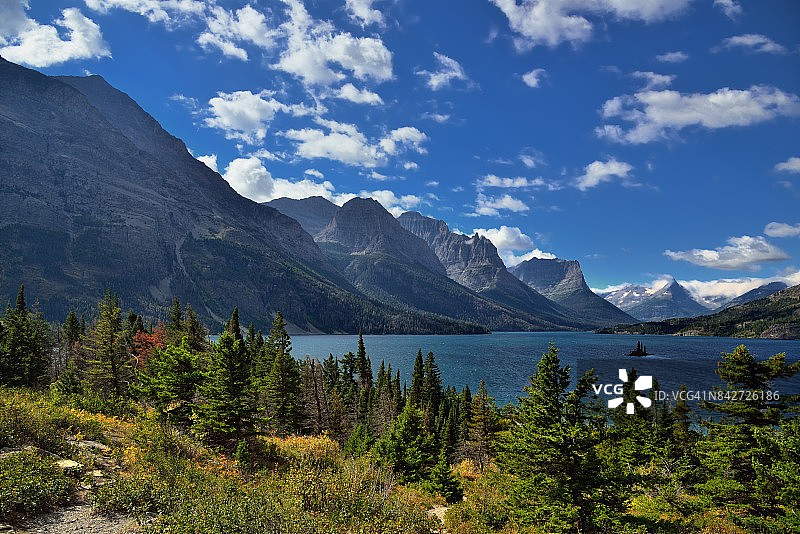冰川国家公园连绵起伏的群山图片素材