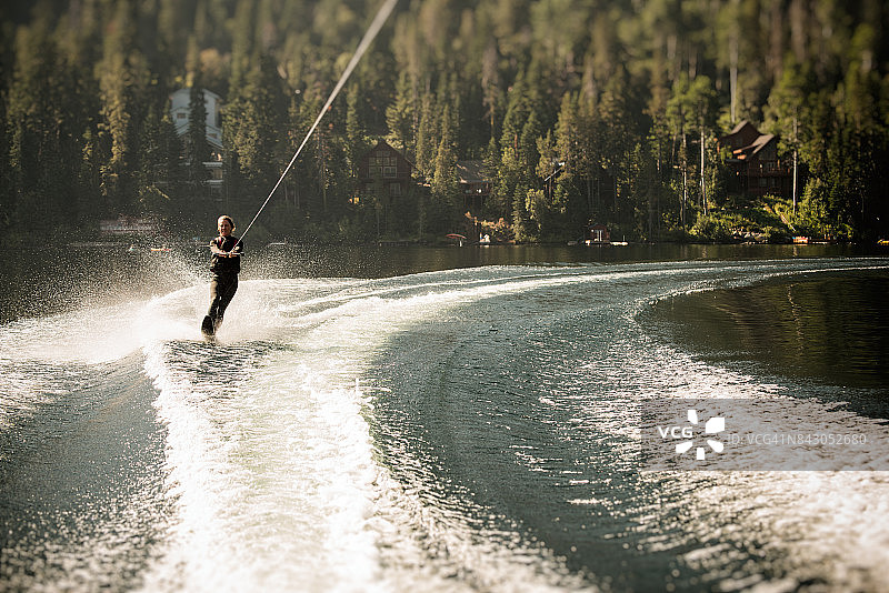 美女滑水图片素材