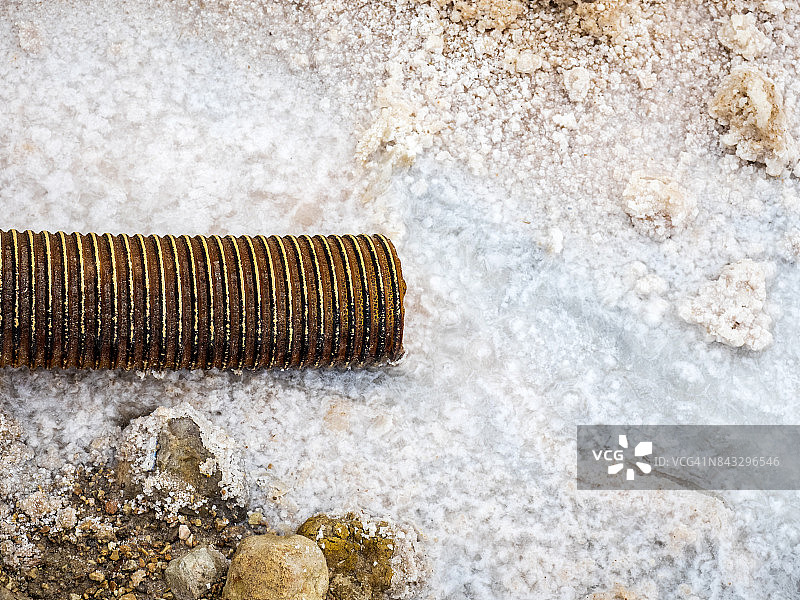 有毒化学品泄漏到木筏上图片素材