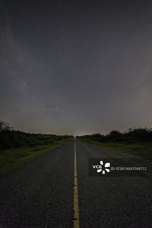 夜间道路景观图片素材