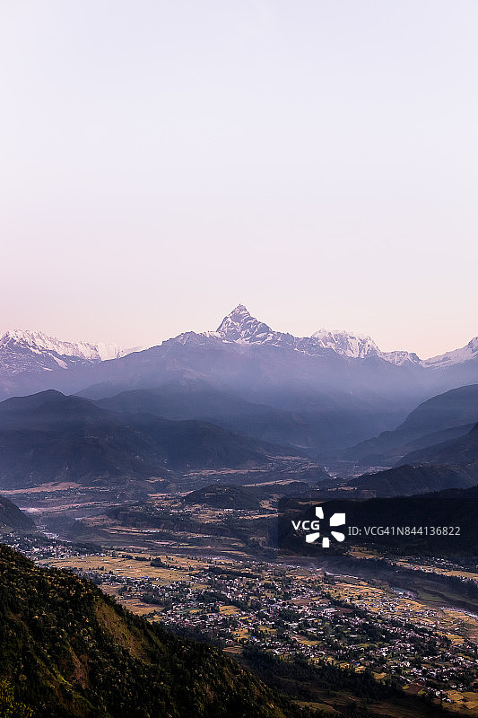 尼泊尔博克拉鱼尾峰和安娜普尔纳峰喜马拉雅山脉背景美景图片素材