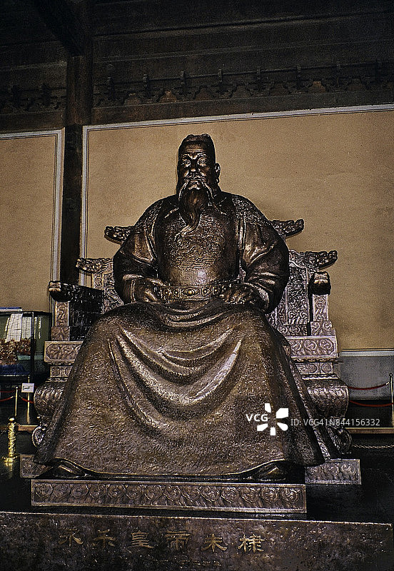 青铜皇帝雕像图片素材