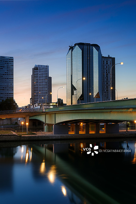 巴黎格勒内勒-索米尔军校学员桥图片素材