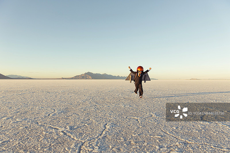 背着飞行器的年轻商人图片素材