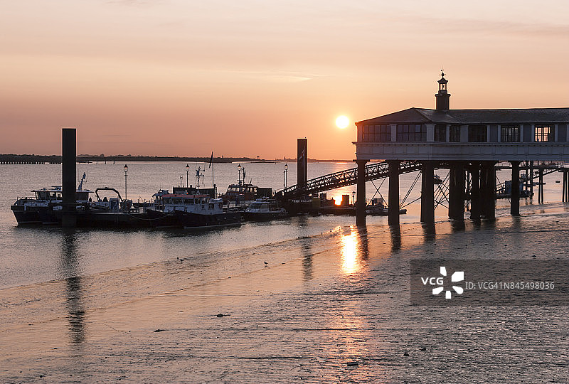 格雷夫森德日出图片素材