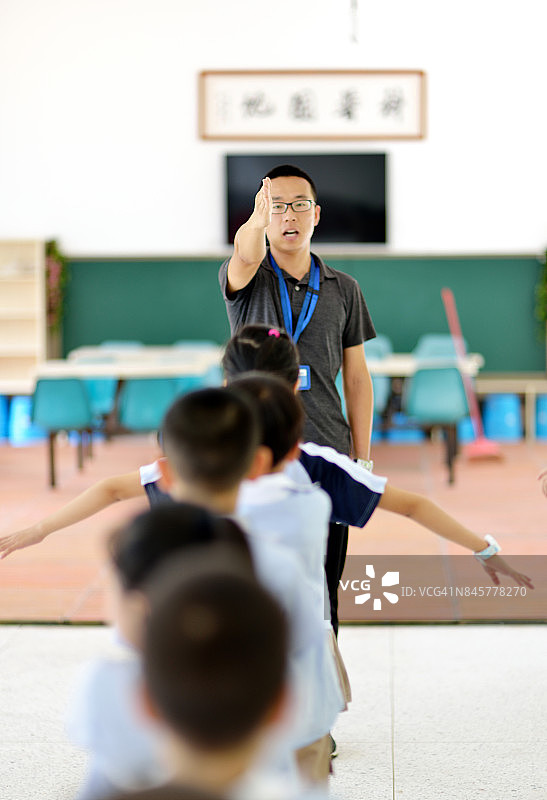 老师和他的学生们图片素材