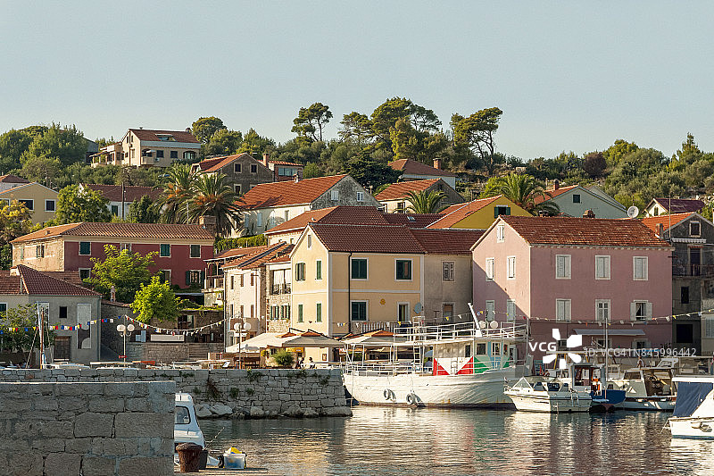 萨利村的港口图片素材