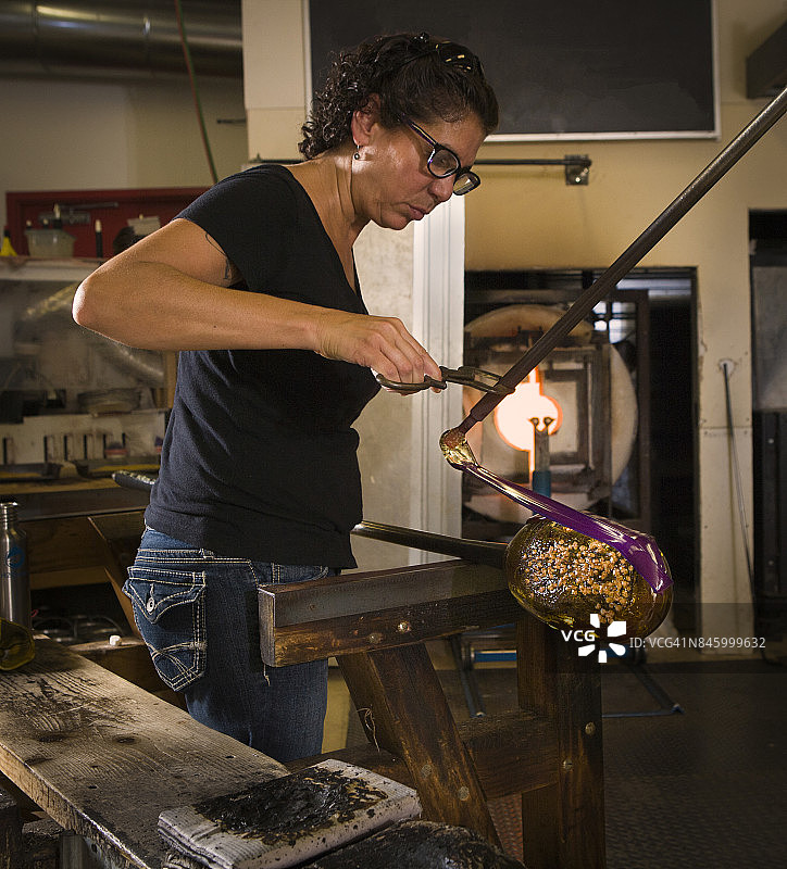 玻璃吹制工匠图片素材