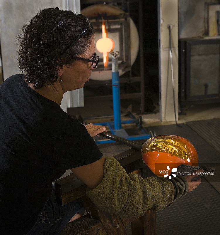 玻璃吹制工匠图片素材