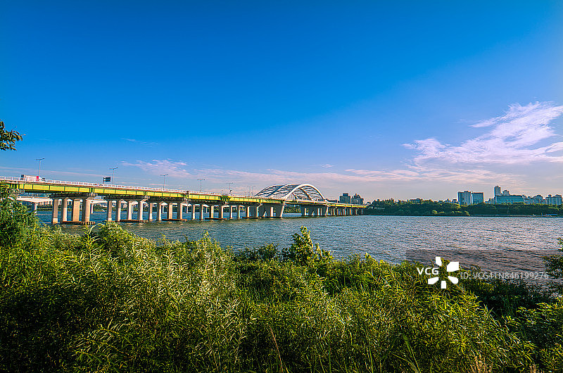 汉江周边的首尔城市景观图片素材