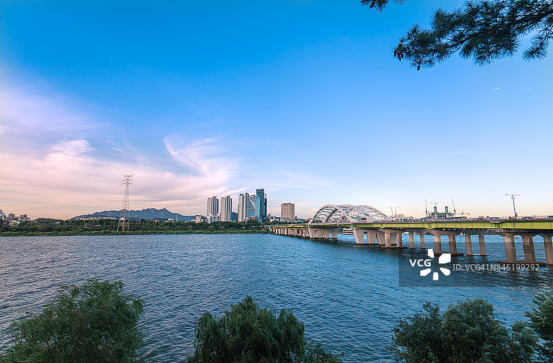 汉江周边的首尔城市景观图片素材