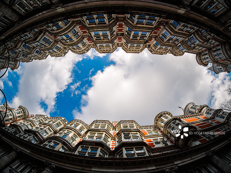 吞噬天空图片素材