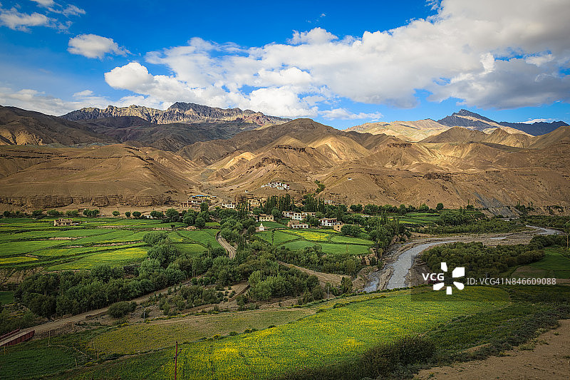 印控克什米尔卡吉尔地区的德拉斯村图片素材