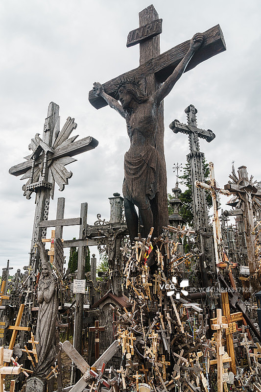 希奥利艾十字架山：象征立陶宛对天主教坚定信仰的十万多个十字架图片素材