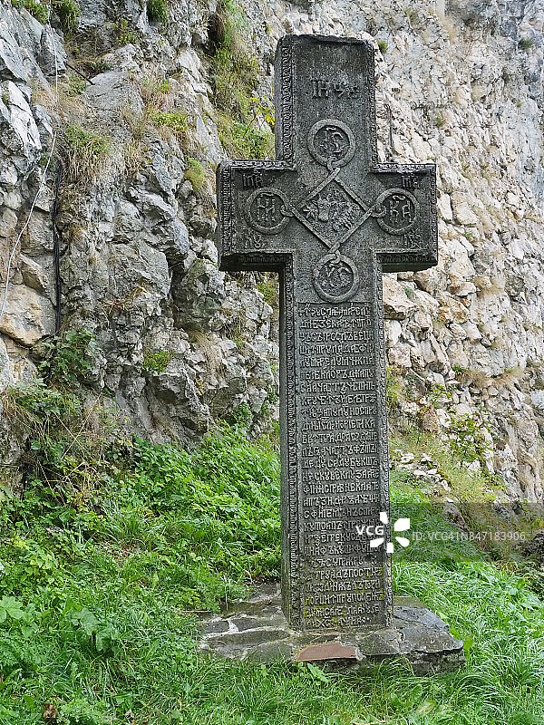 罗马尼亚特兰西瓦尼亚布兰城堡外的圣十字架图片素材