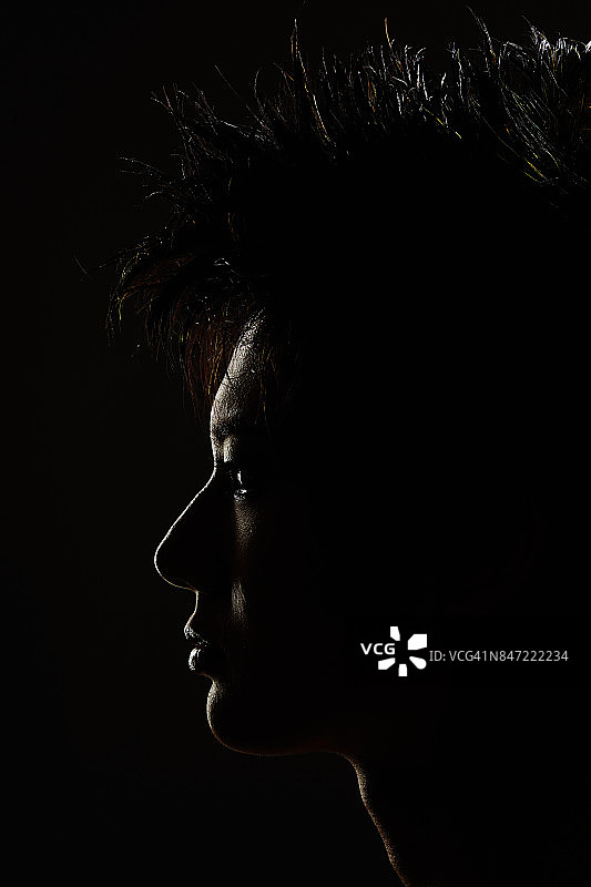 年轻日本女性的头像侧面照图片素材