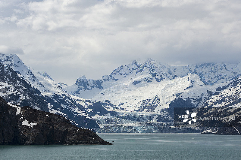 冰川湾国家公园的约翰·霍普金斯冰川图片素材