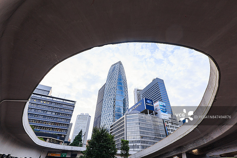 新宿摩天大楼的仰视角度图片素材