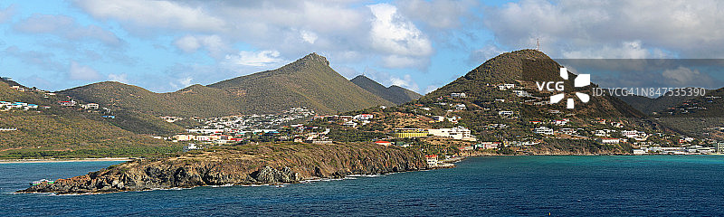 加勒比海圣马丁岛荷兰辖区的山丘与海岸线图片素材