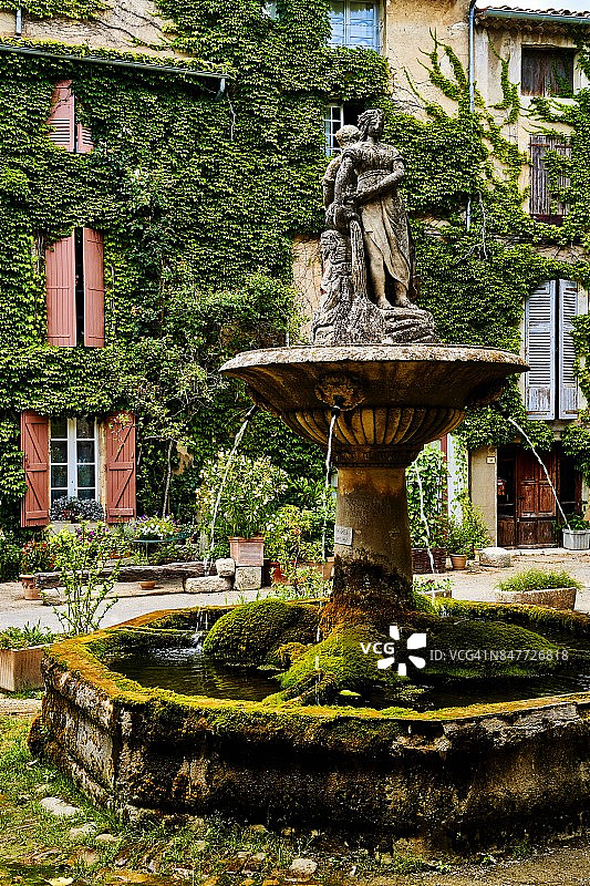 法国普罗旺斯赛尼翁村图片素材