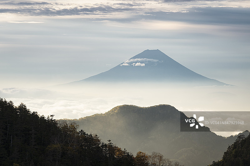 从南阿尔卑斯山看到的富士山图片素材