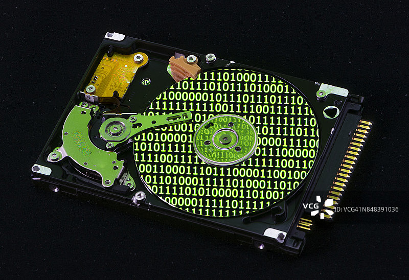 具有二进制代码反射的电脑硬盘(HDD)图片素材