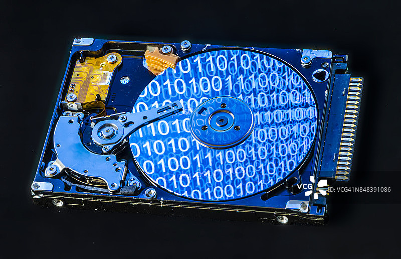 具有二进制代码反射的电脑硬盘(HDD)图片素材