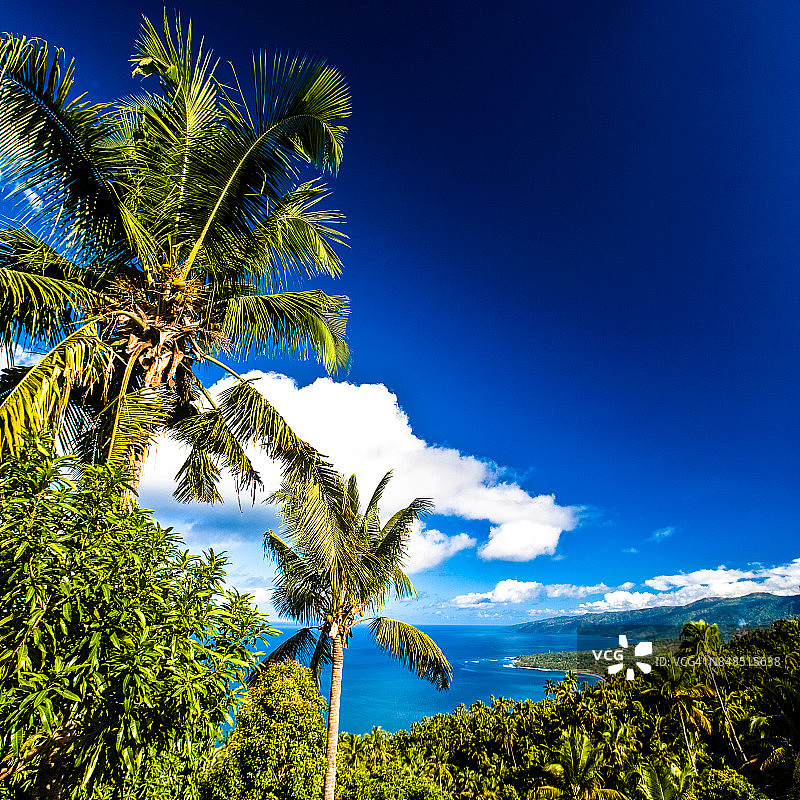 昂儒昂岛郁郁葱葱的乡村风光图片素材