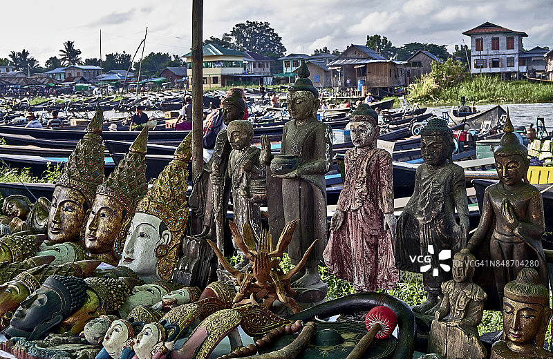 茵莱湖畔南潘村的水上市场图片素材