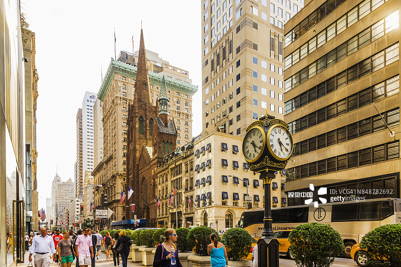 曼哈顿特朗普大厦时钟和第五大道图片素材