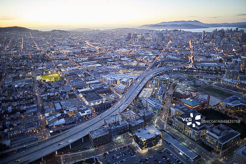 美国加利福尼亚州旧金山湾区波特雷罗山暮光西北方向航拍图片素材