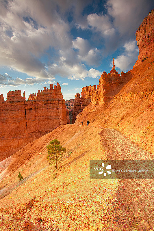 布莱斯国家公园的徒步旅行者图片素材