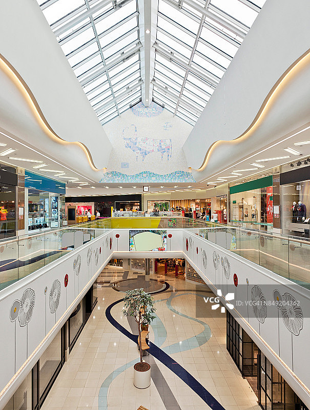 阿拉木图大型购物中心内部图片素材